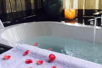 深圳光明水疗池中的失重冥想：当身体学会漂浮